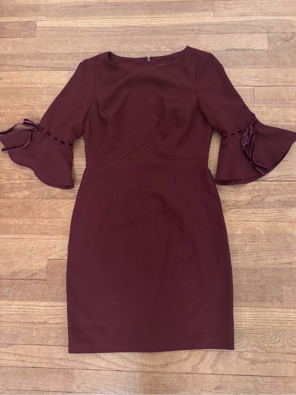 Jessica Howard Women's Burgundy Knee Length Sheath Dress - Size 4P
 b68